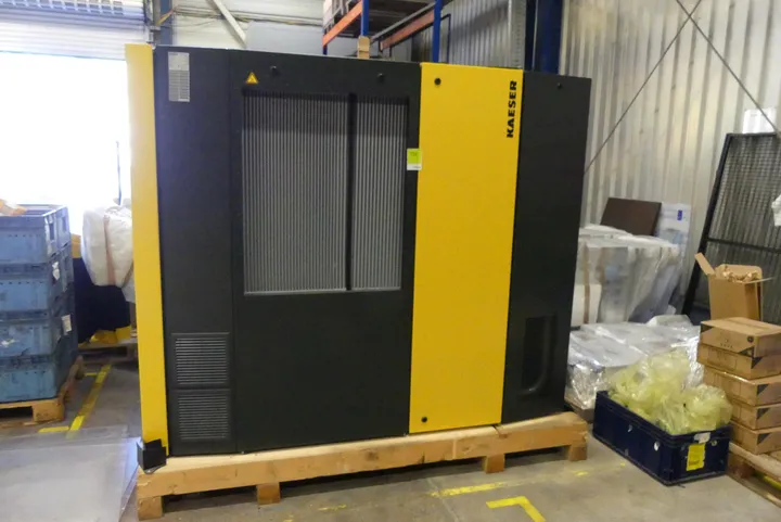 Schraubenkompressor CSD 105 T SFC mit integriertem Kältetrockner ABT105, SIGMA Profil, IE3 Motor